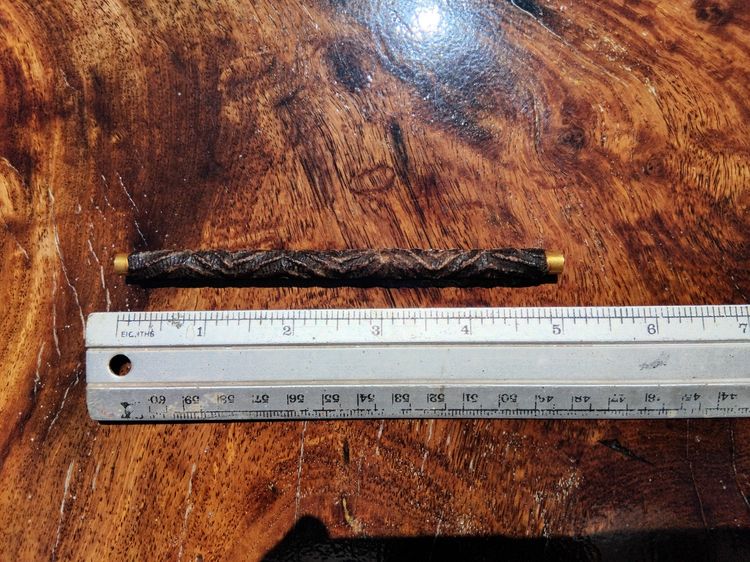 ตะกรุด หุ้มทองคำ หลวงปู่ศุข วัดปากคลองมะขามเฒ่า ประมาณปีพ.ศ. 2440 ถึง 2466 เชือกถัก ลงรัก ยาว 5 นิ้ว ขนาดกำลังน่าใช้ สภาพสมบูรณ์ไม่มีหักซ่อม รูปที่ 13