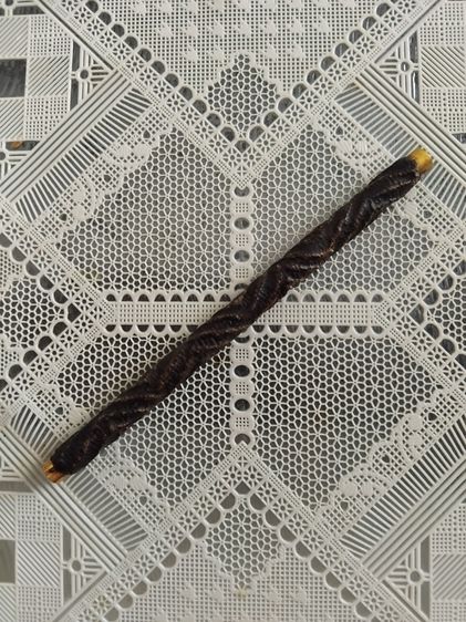 ตะกรุด หุ้มทองคำ หลวงปู่ศุข วัดปากคลองมะขามเฒ่า ประมาณปีพ.ศ. 2440 ถึง 2466 เชือกถัก ลงรัก ยาว 5 นิ้ว ขนาดกำลังน่าใช้ สภาพสมบูรณ์ไม่มีหักซ่อม รูปที่ 12