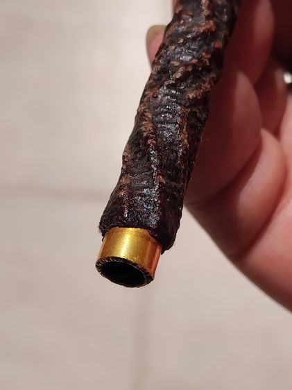 ตะกรุด หุ้มทองคำ หลวงปู่ศุข วัดปากคลองมะขามเฒ่า ประมาณปีพ.ศ. 2440 ถึง 2466 เชือกถัก ลงรัก ยาว 5 นิ้ว ขนาดกำลังน่าใช้ สภาพสมบูรณ์ไม่มีหักซ่อม รูปที่ 4