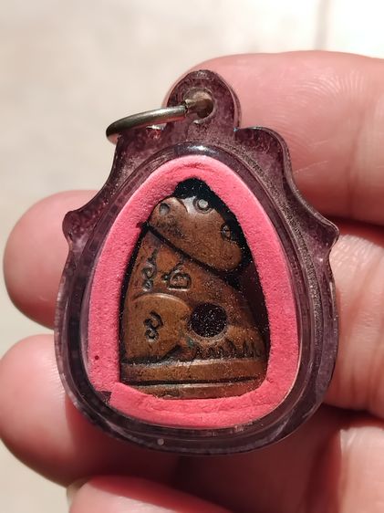 เสือ หลวงพ่อวงษ์ วัดปริวาส รุ่น 2 ปี 2504 เนื้อทองแดงปั๊ม จำนวน 1,000 องค์ ขนาด 1.5 x 2.5 x 1.0 ซม โดยประมาณ สภาพสวยงามมาก เก่า แท้ หายากมา รูปที่ 2