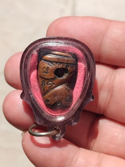 เสือ หลวงพ่อวงษ์ วัดปริวาส รุ่น 2 ปี 2504 เนื้อทองแดงปั๊ม จำนวน 1,000 องค์ ขนาด 1.5 x 2.5 x 1.0 ซม โดยประมาณ สภาพสวยงามมาก เก่า แท้ หายากมา รูปที่ 4