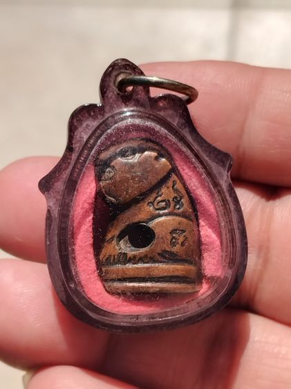 เสือ หลวงพ่อวงษ์ วัดปริวาส รุ่น 2 ปี 2504 เนื้อทองแดงปั๊ม จำนวน 1,000 องค์ ขนาด 1.5 x 2.5 x 1.0 ซม โดยประมาณ สภาพสวยงามมาก เก่า แท้ หายากมา