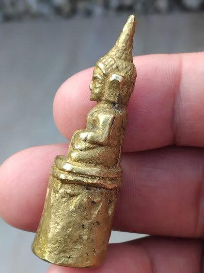 พระเชียงรุ้ง เนื้อโลหะผสม ขนาดห้อยคอ สูง1.5นิ้ว ถือว่าเป็นพระกรุโบราณอายุกว่า 300ปี ที่มีสภาพสวยสมบูรณ์มาก ขึ้นคอบูชาได้เลย สวยมาก เก่า แท้  รูปที่ 5