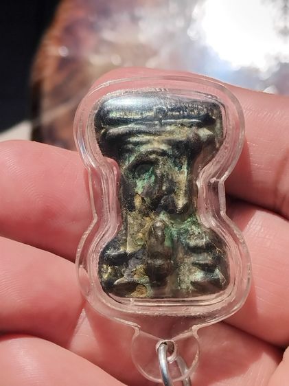 พระมเหศวร เนื้อชิน สองหน้า อายุเก่าแก่กว่า 600 ปี ผิวเดิม มีน้ำหนัก พิมพ์คม แท้ แปลก สวยมาก หายากมากๆๆ เลี่ยมเดิม ไม่รู้กรุ พระคาถาทเยสันตาจ รูปที่ 4