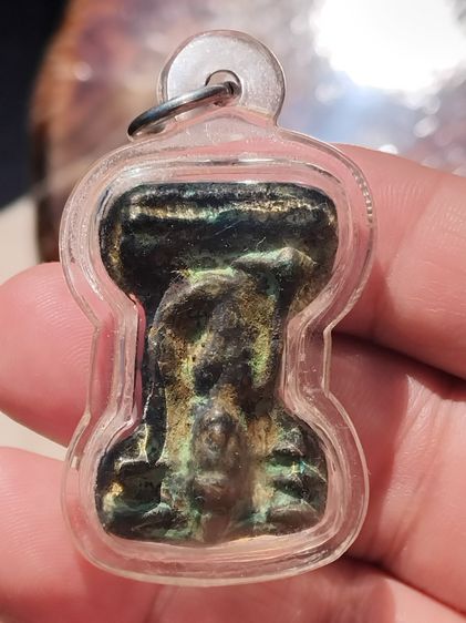 พระมเหศวร เนื้อชิน สองหน้า อายุเก่าแก่กว่า 600 ปี ผิวเดิม มีน้ำหนัก พิมพ์คม แท้ แปลก สวยมาก หายากมากๆๆ เลี่ยมเดิม ไม่รู้กรุ พระคาถาทเยสันตาจ รูปที่ 2