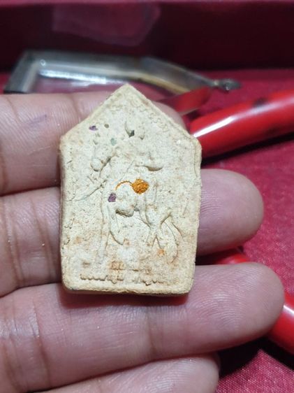 ขุนแผนมหาลาภ รุ่นบูชาครูเสาร์ 5 วัดถ้ำทะลุ ผสมผงพรายกุมารหลวงปู่ทิม ฝั่งจีวรหลวงพ่อฤาษีลิงดำ วัดท่าซุง ปี 52 หายากแล้ว สวยคลาสสิค รูปที่ 2