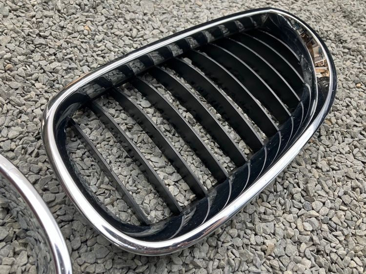 กระจังหน้า BMW E60 520i 525i 520d 523i ของแท้ มือสอง รูปที่ 5