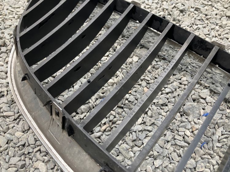 กระจังหน้า BMW E60 520i 525i 520d 523i ของแท้ มือสอง รูปที่ 9