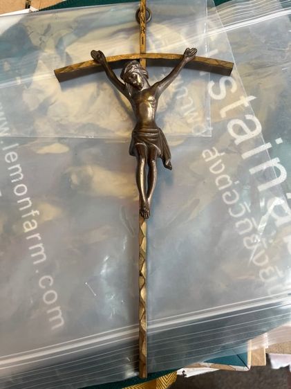 พระเยซูงานทองเหลือง