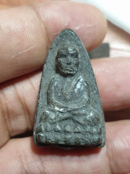 หลวงปู่ทวดวัดห้วยมงคล หลังข้าวสารเสก รุ่นปาฏิหาริย์ปี 49 พร้อม ขุนแผน หลังฝังตะกรุด ฝังพลอย ไม่ทราบวัด และปีที่ออก ให้ 2 องค์ รูปที่ 3