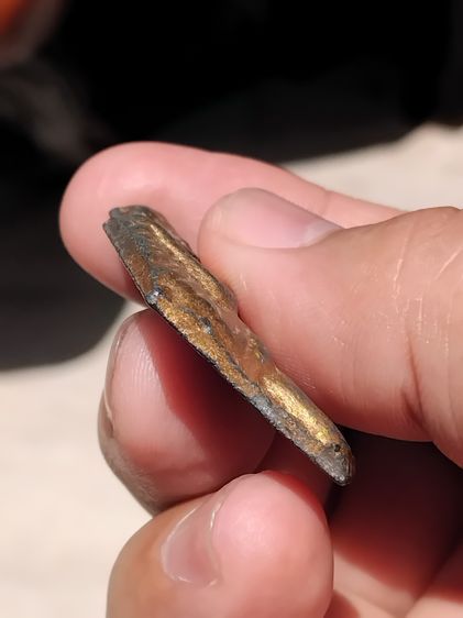 รูปเหมือนหันข้าง หลังเรียบ หลวงปู่สรวง เนื้อตะกั่วปิดทอง ขนาดกว้าง 1 นิ้ว สูง 1.5 นิ้ว สวย เก่า สภาพผิวหิ้ง แท้ หายาก  รูปที่ 5