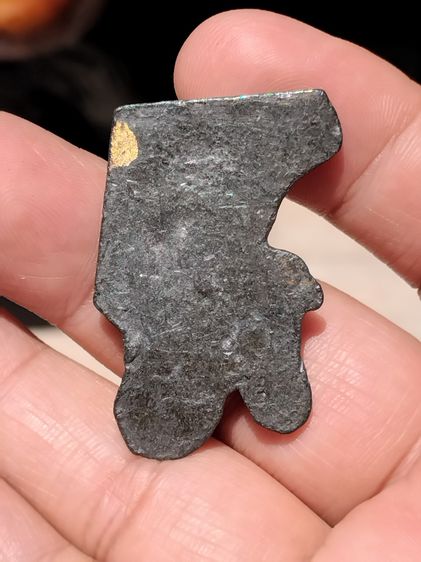 รูปเหมือนหันข้าง หลังเรียบ หลวงปู่สรวง เนื้อตะกั่วปิดทอง ขนาดกว้าง 1 นิ้ว สูง 1.5 นิ้ว สวย เก่า สภาพผิวหิ้ง แท้ หายาก  รูปที่ 7