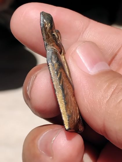 รูปเหมือนหันข้าง หลังเรียบ หลวงปู่สรวง เนื้อตะกั่วปิดทอง ขนาดกว้าง 1 นิ้ว สูง 1.5 นิ้ว สวย เก่า สภาพผิวหิ้ง แท้ หายาก  รูปที่ 4