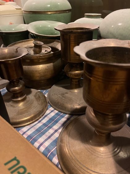 แจกันใส่เทียน 3 ชิ้น ทองเหลืองเก่า น้ำหนักดี คู่ใหญ่สูง ๘ นิ้ว อันเล็กสูง 6 นิ้ว