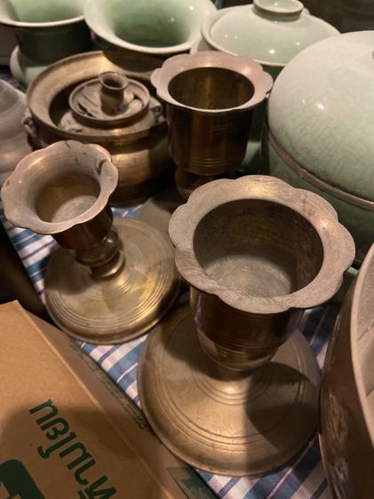 แจกันใส่เทียน 3 ชิ้น ทองเหลืองเก่า น้ำหนักดี คู่ใหญ่สูง ๘ นิ้ว อันเล็กสูง 6 นิ้ว รูปที่ 4