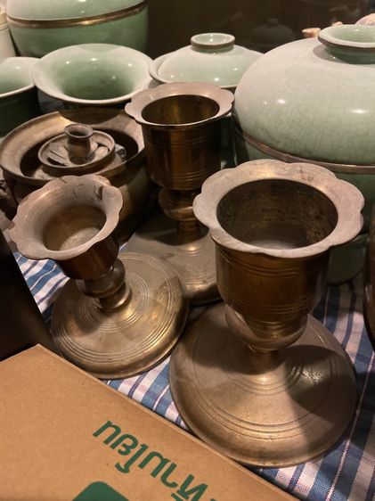 แจกันใส่เทียน 3 ชิ้น ทองเหลืองเก่า น้ำหนักดี คู่ใหญ่สูง ๘ นิ้ว อันเล็กสูง 6 นิ้ว รูปที่ 5