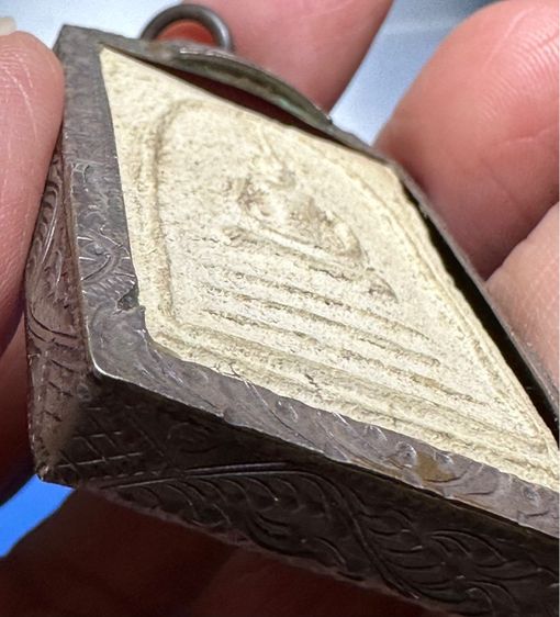 พระสมเด็จสามชั้นเส้นด้าย กรุวัดอินทร์(ในองค์พระ) พร้อมกรอบเงิน รูปที่ 6