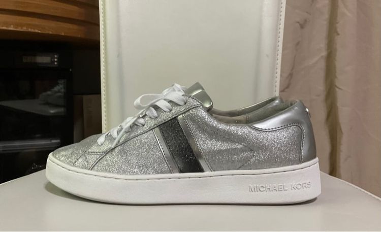 รองเท้าผ้าใบ Michael Kors