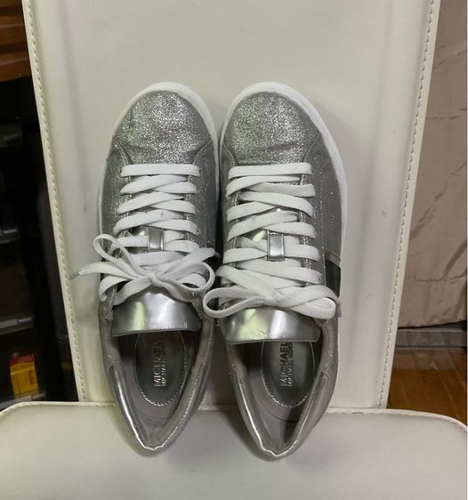 รองเท้าผ้าใบ Michael Kors รูปที่ 16