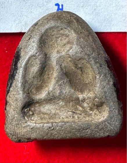 พระปิดตาหลังแบบ พิมพ์กลาง เนื้อผงใบลาน หลวงพ่อแก้ว วัดเครือวัลย์ จังหวัดชลบุรี สภาพเดิมรหัส 06  รูปที่ 2