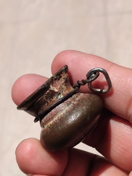 บาตรตัน เนื้อสำริด ขนาด 1 นิ้ว ผิวเดิมๆ ออกสองสี มีน้ำหนัก ของเก่า ของโบราณ สภาพสวย แท้ หายาก  บาตรตัน เป็นความเชื่อในเรื่อง มหาอุต ในยุคโบร รูปที่ 6