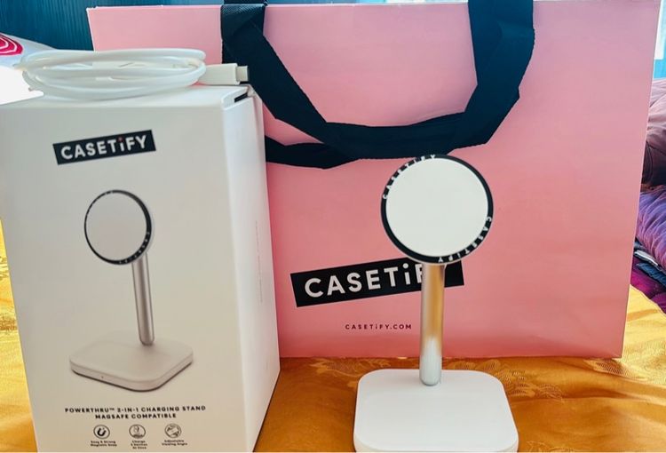 casetify แบบ 2-in-1 Charging Stand Mag Safe Compatible - White รูปที่ 9