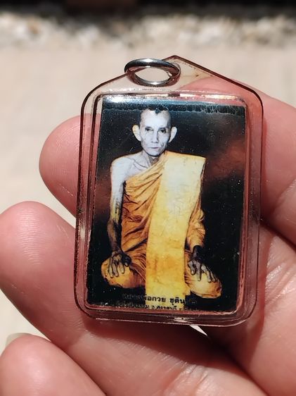 รูปถ่าย หลังปั้มตราวัด หลวงพ่อกวย วัดโฆสิตาราม ปี 2558 เปิดรูปถ่ายย้อนยุค ปี 58 หลังปั๊มตราวัด เก่า แท้ หายากเลี่ยมพลาสติก