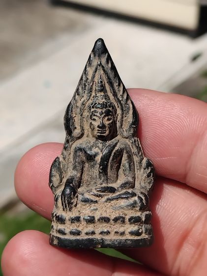 พระพุทธชินราช ลอยองค์ เนื้อดินเผา สีดำ วัดสระสี่เหลี่ยม จังหวัดพิษณุโลก เนื้อแห้ง เหี่ยว เก่าๆ สวยมาก หายาก 