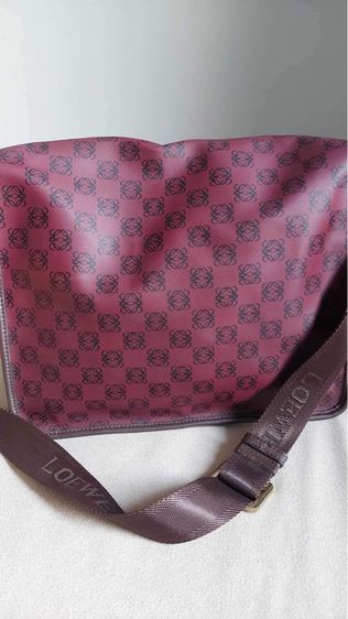 กระเป๋าสะพาย Loewe ลายแบรนด์ รูปที่ 3