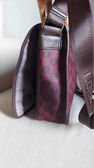 กระเป๋าสะพาย Loewe ลายแบรนด์ รูปที่ 6