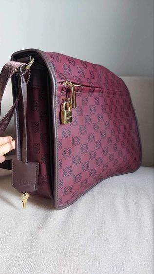 กระเป๋าสะพาย Loewe ลายแบรนด์ รูปที่ 2