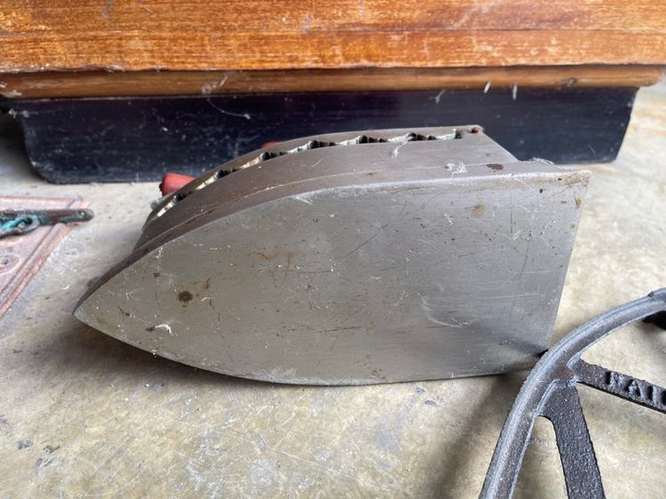 เตารีด โบราณ เก่าเก็บค้างร้านสะสม A8 รูปที่ 10