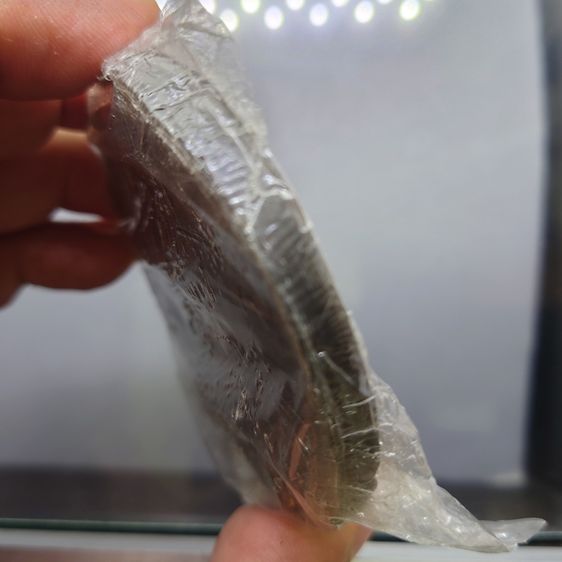 เหรียญที่ระลึก 700 ปี ลายสือไทย เนื้อทองแดงรมดำ ขนาด 7 เซน ปี2526 พร้อมกล่องเดิม ซีลเดิมๆ รูปที่ 5