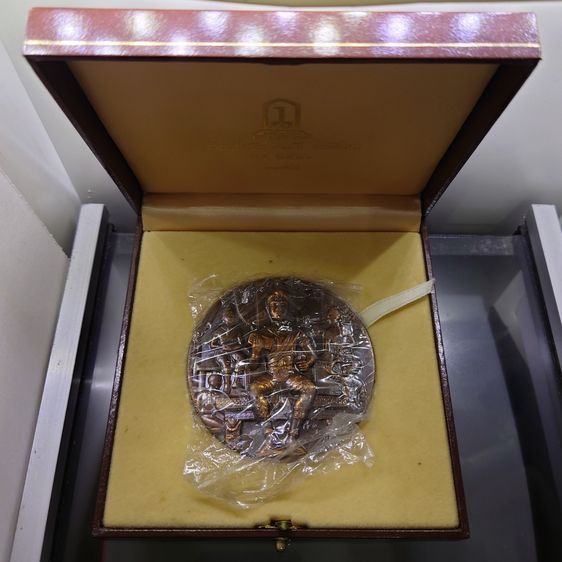 เหรียญไทย เหรียญที่ระลึก 700 ปี ลายสือไทย เนื้อทองแดงรมดำ ขนาด 7 เซน ปี2526 พร้อมกล่องเดิม ซีลเดิมๆ