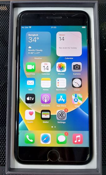 IPHONE  8 PLUS 64 GB  มือเดียว สภาพสวย สีดำ เครื่องศูนย์AIS แท้เดิมทั้งเครื่อง แบตแท้ ไม่เคยซ่อม