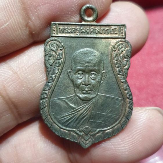 เหรียญเสมา รุ่นพิเศษ พระครูมงคลภาณี วัดเทพกุญชรวราราม เนื้อนวะ หายากมาก จังหวัดลพบุรี สร้างปี 2534

สวยแชมป์ไม่ผ่านการใช้ รูปที่ 3