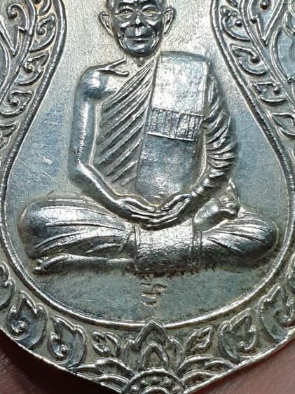 เหรียญเสมา หลวงพ่อพุธ ฐานิโย รุ่นขุมทรัพย์ เสาร์ 5 ไตรมาส 39 วัด ป่าสาลวัน นครราชสีมา ปี 39 เนื้อเงิน สภาพสวย  รูปที่ 8