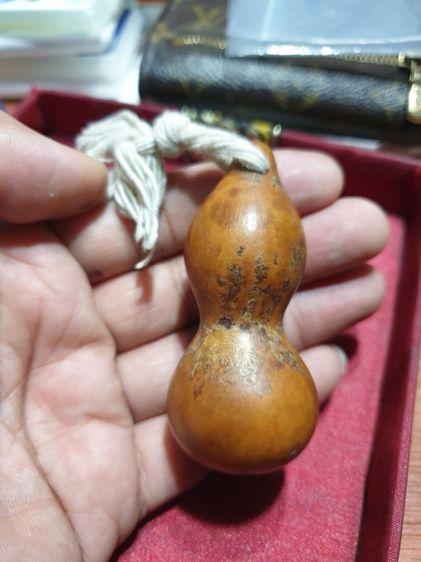 น้ำเต้า วัตถุมงคล ไม่ทราบสำนัก สภาพเก่าพอสมควร ลักษณะดี บนล่าง มีขนาดใกล้เคียงกัน จนเป็นเลข 8 เลขมงคล เสริมดวง เสริมลาภ ขนาดกะทัดรัด  หายาก รูปที่ 4