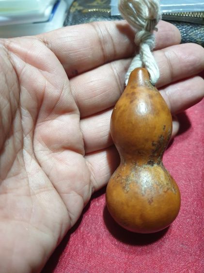 น้ำเต้า วัตถุมงคล ไม่ทราบสำนัก สภาพเก่าพอสมควร ลักษณะดี บนล่าง มีขนาดใกล้เคียงกัน จนเป็นเลข 8 เลขมงคล เสริมดวง เสริมลาภ ขนาดกะทัดรัด  หายาก รูปที่ 7