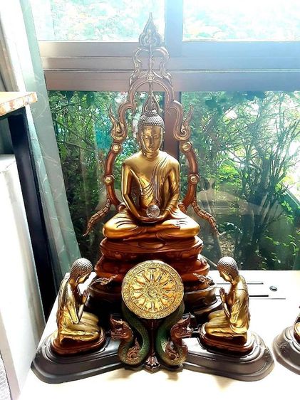 พระรัตนตรัย พระพุทธ พระธรรม พระสงฆ์ ครูบาอริยชาติ วัดแสงแก้วโพธิญาณ เชียงราย เนื้อบรอนซ์ AP.ธรรมจักรสีทอง สร้างเพียง5องค์ หน้าตัก10นิ้ว ฐาน 60 ลึก 35 สูง79 เซ็นติเมตร รูปที่ 2