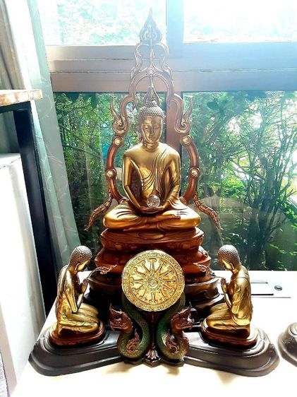 พระรัตนตรัย พระพุทธ พระธรรม พระสงฆ์ ครูบาอริยชาติ วัดแสงแก้วโพธิญาณ เชียงราย เนื้อบรอนซ์ AP.ธรรมจักรสีทอง สร้างเพียง5องค์ หน้าตัก10นิ้ว ฐาน 60 ลึก 35 สูง79 เซ็นติเมตร รูปที่ 4