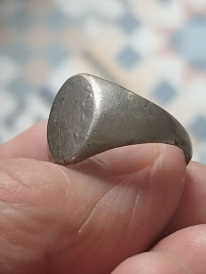 แหวนเงินลงถมหลวงพ่อโสธรปี๒๔๙๔ฐานมีผ้าทิพย์ขนาด2ซม. รูปที่ 7