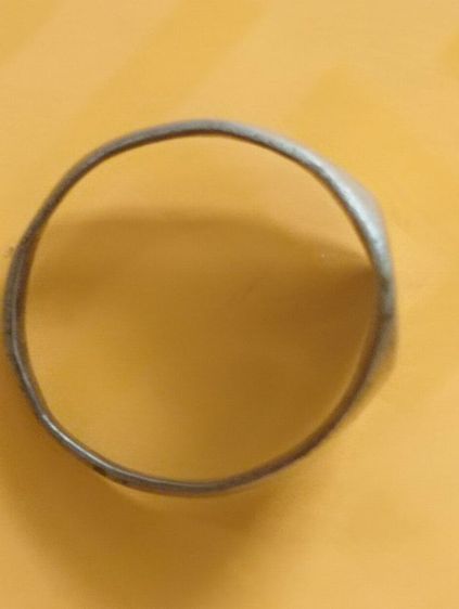 แหวนเงินลงถมหลวงพ่อโสธรปี๒๔๙๔ฐานมีผ้าทิพย์ขนาด2ซม. รูปที่ 5