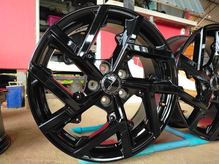 แม็กbyd ขอบ18 กว้าง7 et40 ใส่ byd  หรือใส่camry chr revo vigo innova ได้เลยเบ้าเดียวกัน