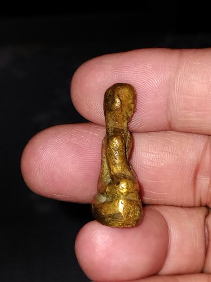 รูปหล่อ หลวงพ่อแจง วัดเกาะแก้ว รุ่นแรก ปี 2493 ก้น 2 อุด (นิยม) เนื้อโลหะผสมแก่ทองเหลือง แห้งด้าน คราบฝุ่นความเก่าเขม่าดินเบ้าเกาะติดแน่นตาม รูปที่ 4