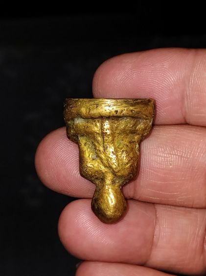 รูปหล่อ หลวงพ่อแจง วัดเกาะแก้ว รุ่นแรก ปี 2493 ก้น 2 อุด (นิยม) เนื้อโลหะผสมแก่ทองเหลือง แห้งด้าน คราบฝุ่นความเก่าเขม่าดินเบ้าเกาะติดแน่นตาม รูปที่ 7