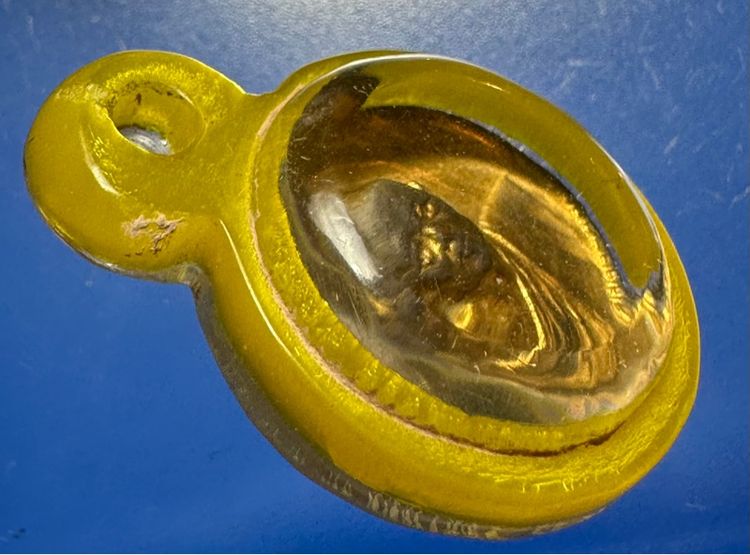 เหรียญหลวงพ่อแพ รุ่นดอกพิกุล (หน้าตรง) รุ่นแรก กะไหล่ทอง เลี่ยมโบราณ วัดพิกุลทอง จ.สิงห์บุรี รูปที่ 3