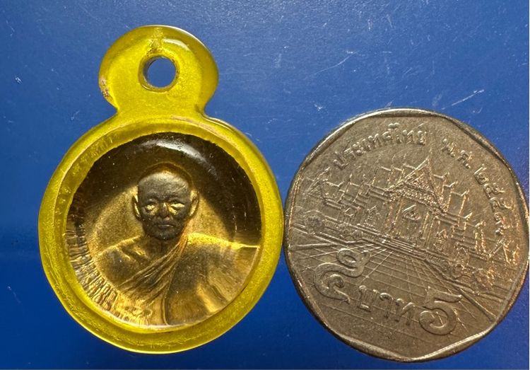 เหรียญหลวงพ่อแพ รุ่นดอกพิกุล (หน้าตรง) รุ่นแรก กะไหล่ทอง เลี่ยมโบราณ วัดพิกุลทอง จ.สิงห์บุรี รูปที่ 5