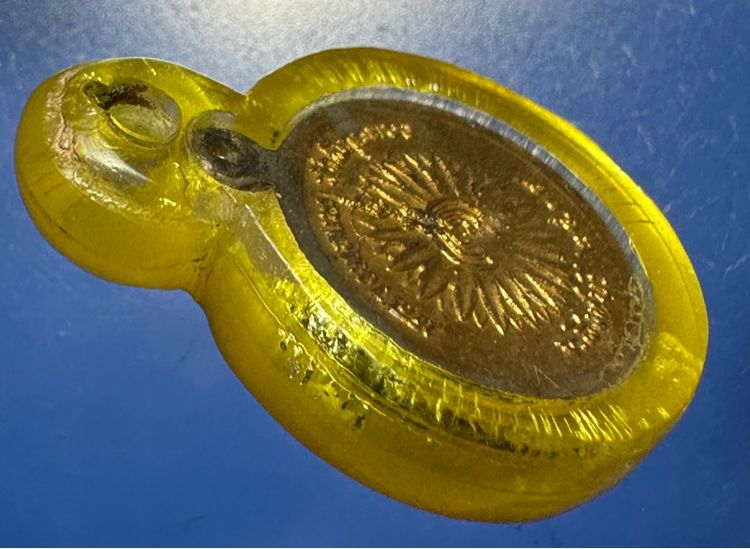 เหรียญหลวงพ่อแพ รุ่นดอกพิกุล (หน้าตรง) รุ่นแรก กะไหล่ทอง เลี่ยมโบราณ วัดพิกุลทอง จ.สิงห์บุรี รูปที่ 4