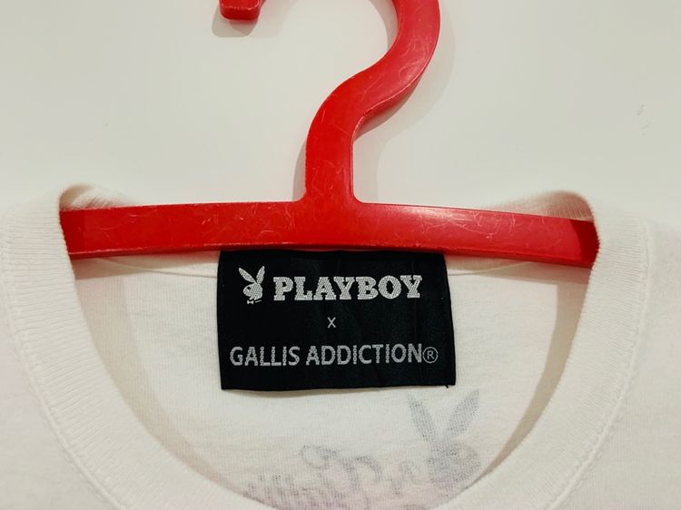 เสื้อยืด PLAYBOY x GALLIS ADDICTION แท้ 💯 size M ขนาด อก 21.5 ยาว 27.5 นิ้ว สภาพใหม่มาก ลายสวยทรงสวย เนื้อผ้านิ่มมาก หายากน่าสะสมครับ รูปที่ 3